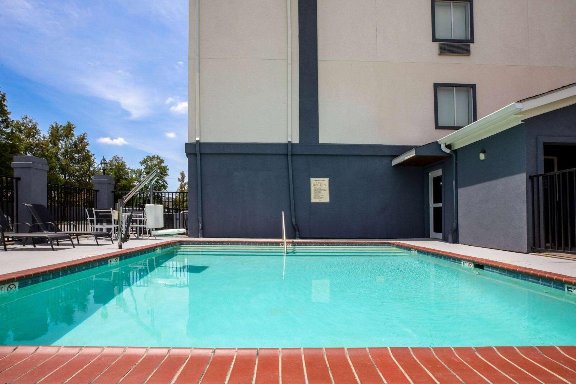 Days Inn By Wyndham Baton Rouge I-10 Exteriér fotografie