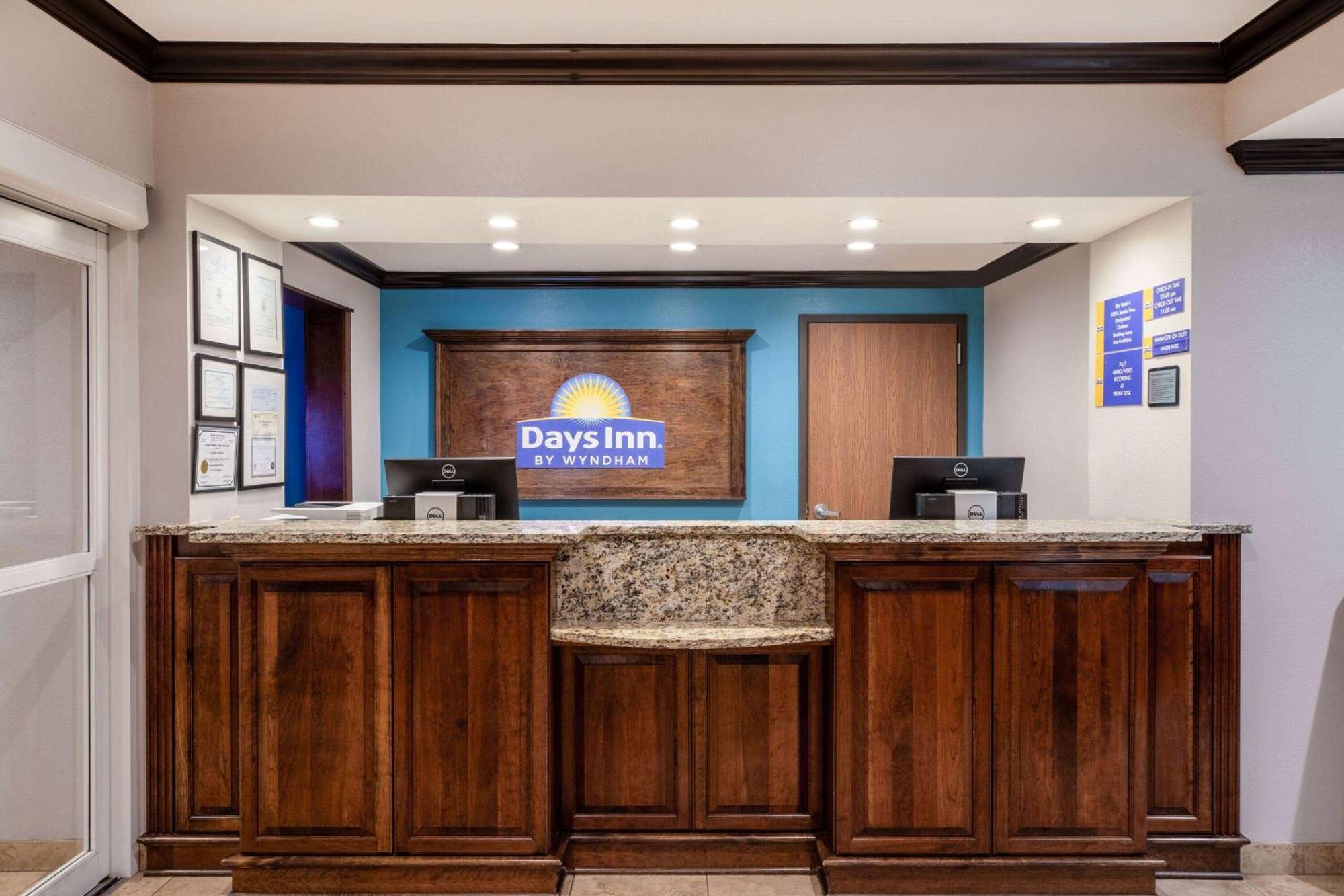 Days Inn By Wyndham Baton Rouge I-10 Exteriér fotografie